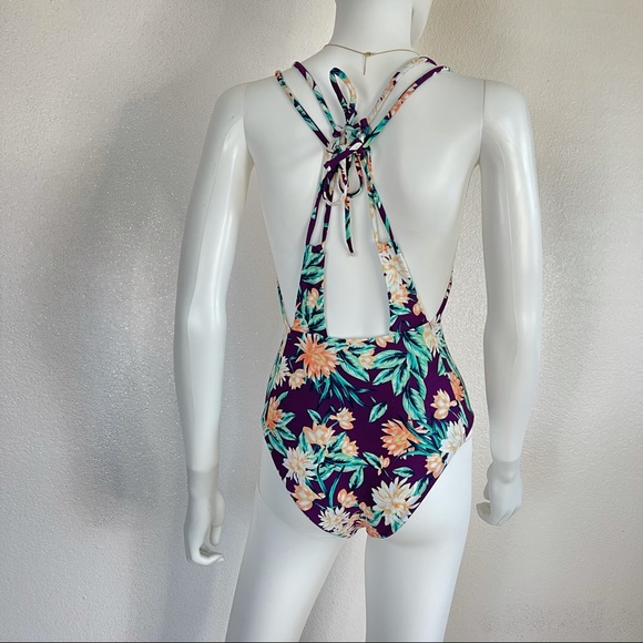 One piece XS floral swimsuit - Picture 6 of 12